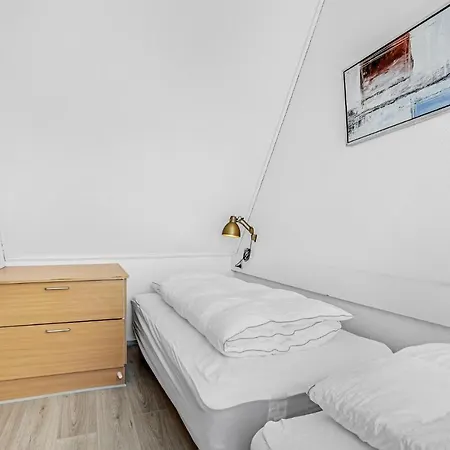 2 Bedroom Beautiful In Apartment *